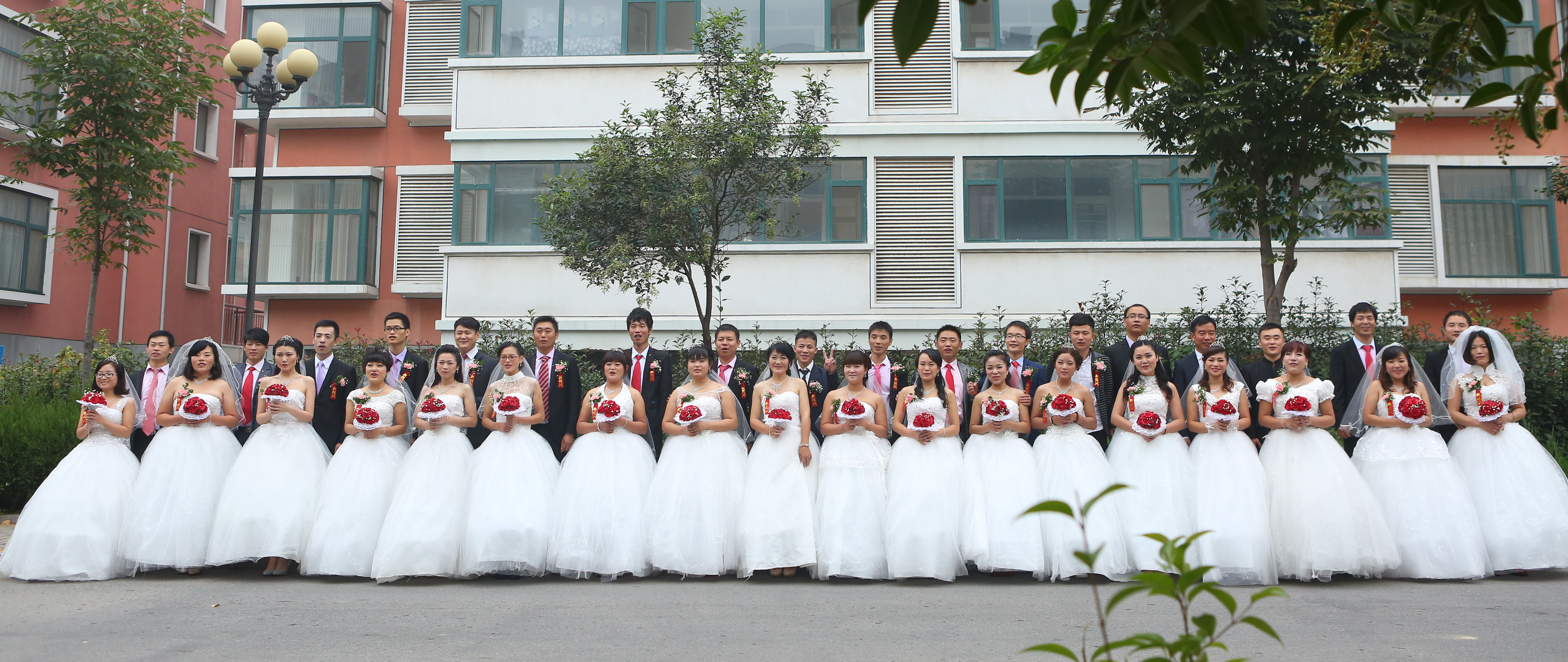 “中國夢·金鑼情”集體婚禮